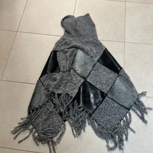 Vertigo wool poncho